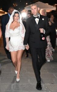 Read more about the article KOURTNEY KARDASHIAN AND TRAVIS BARKER